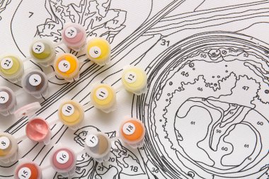 Sayılarla boyamak için tuvale boyalar, yakın plan.