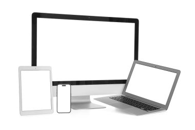 Beyaz arka planda modern aygıtlar