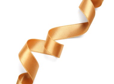 Beyaz arkaplanda saten altın kurdele, yakın plan.