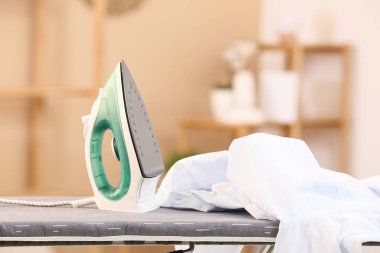 demir ve gemide temiz giysiler