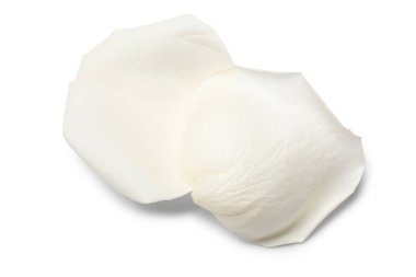 Beyaz arka planda izole edilmiş güzel gül yaprakları, yakın plan