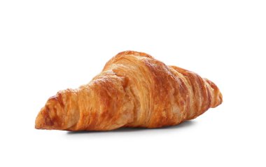 Beyaz zemin üzerine lezzetli kruvasan