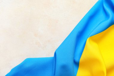 Grunge beyaz arka planda Ukrayna bayrağı, üst görünüm