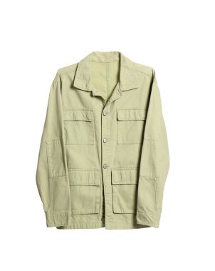 Beyaz arkaplanda izole edilmiş bej kot ceketli askı