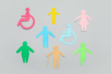 Işık arkaplan üzerinde kağıt insan figürleri. Katılım kavramı