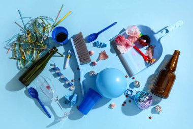 Faraş ile parti karışıklığından ve mavi arka planda Noel toplarından sonra