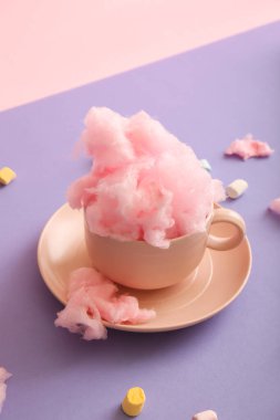 Lezzetli pamuk helva ve arkaplanda lokum.