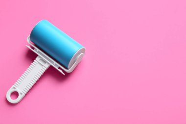 Pembe arka planda tiftik silindiri