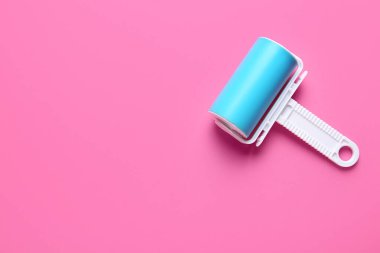 Pembe arka planda tiftik silindiri