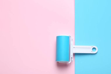 Renk arkaplanındaki tiftik silindiri