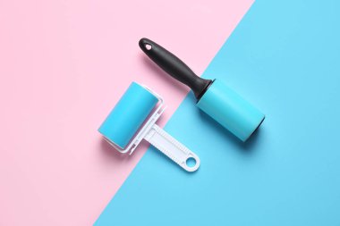 Renk arkaplanındaki farklı iplik silindirleri