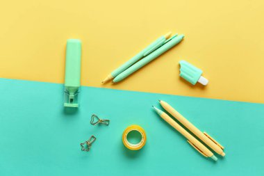 Renkli arkaplanda farklı okul sayfaları