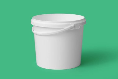 Yeşil arkaplanda plastik boya kovası aç