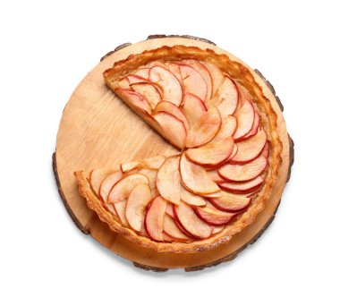 Beyaz arka planda tatlı elmalı turta kesilmiş tahta tahta tahta.