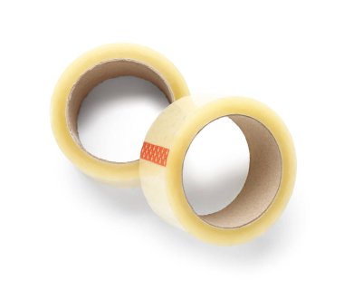 Beyaz arkaplanda yapışkan bant ruloları