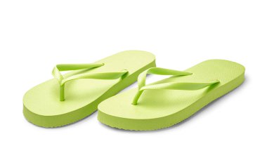 Beyaz arka planda şık yeşil parmak arası terlikler.