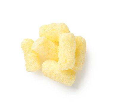 Beyaz arka planda lezzetli mısır çubukları