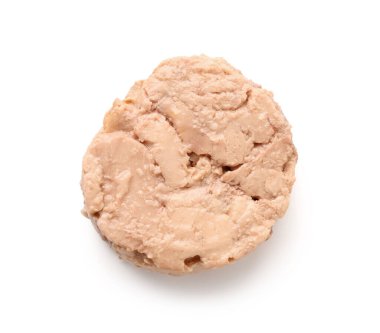 Beyaz arka planda lezzetli morina ciğeri