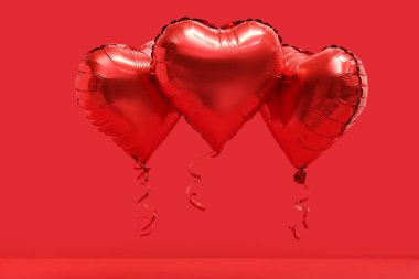 Kırmızı arka planda kalp şeklinde hava balonları. Sevgililer Günü kutlaması