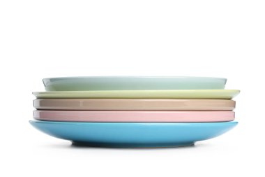 Beyaz arkaplanda izole edilmiş temiz plakalar kümesi