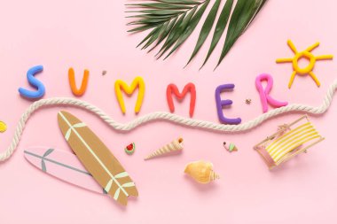 İpli ve pembe arka planda farklı plaj dekorasyonlu bir yazı.