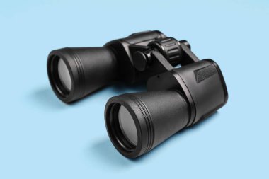 mavi arkaplanda modern dürbünler