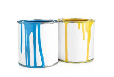 Beyaz arka planda mavi ve sarı boya kutuları