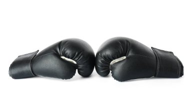 Beyaz arka planda siyah Boks eldiveni