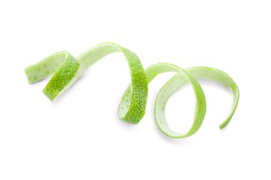 Beyaz arkaplanda taze kireç kabuğu