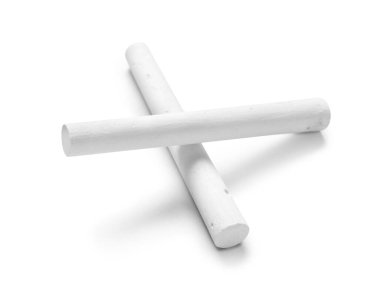 Tebeşirler beyaz arkaplanda izole edildi