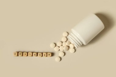 Bej arka planda kolajen hapları olan hap kutusu