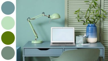 Modern dizüstü bilgisayarı, bambu sapı ve lambası olan rahat bir iş yeri. Farklı renk desenleri