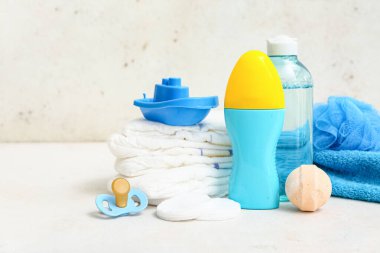 Çocuk bezleri, tekne oyuncakları ve banyo aksesuarları