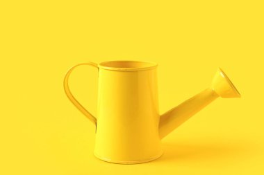 Sarı arkaplanda sulama kutusu