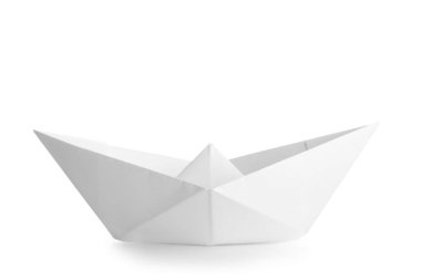 beyaz arkaplanda kağıt tekne