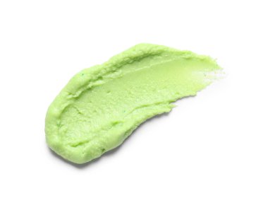 Beyaz arka planda izole edilmiş lezzetli baharatlı wasabi, yakın plan.