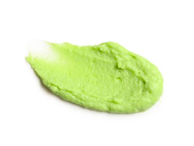 Beyaz arka planda izole edilmiş lezzetli baharatlı wasabi, yakın plan.