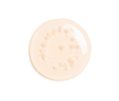 Beyaz arkaplanda kozmetik yağ damlası