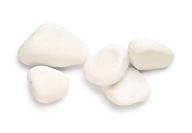 Beyaz arkaplanda izole edilmiş spa taşları kümesi