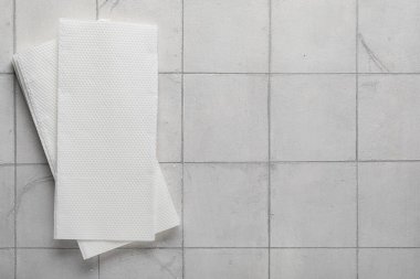 Beyaz fayanslı kağıt peçeteler