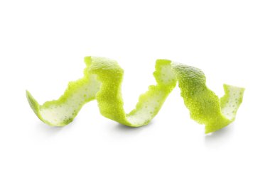 Beyaz arka planda izole edilmiş taze kireç kabuğu, yakın plan