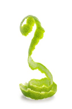 Beyaz arka plan üzerinde izole limon kabuğu