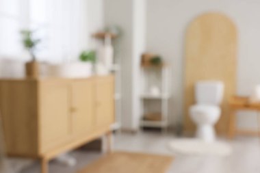 Modern tuvaletin klozeti ve çekmeceleri olan şık bir iç mekanı. Bulanık görünüm