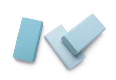 Beyaz arkaplanda mavi silgi