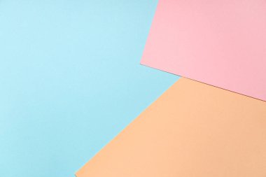 Mavi arkaplanda renkli kağıtlar