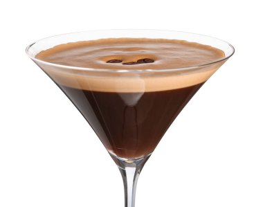 Beyaz arka planda izole edilmiş lezzetli bir espresso kokteyli.