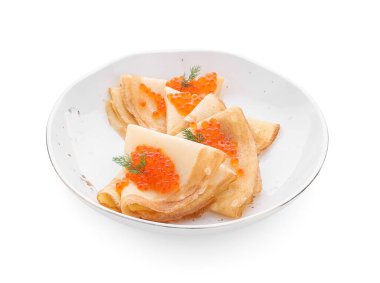 Beyaz arka plan üzerinde izole kırmızı havyar ile lezzetli gözleme