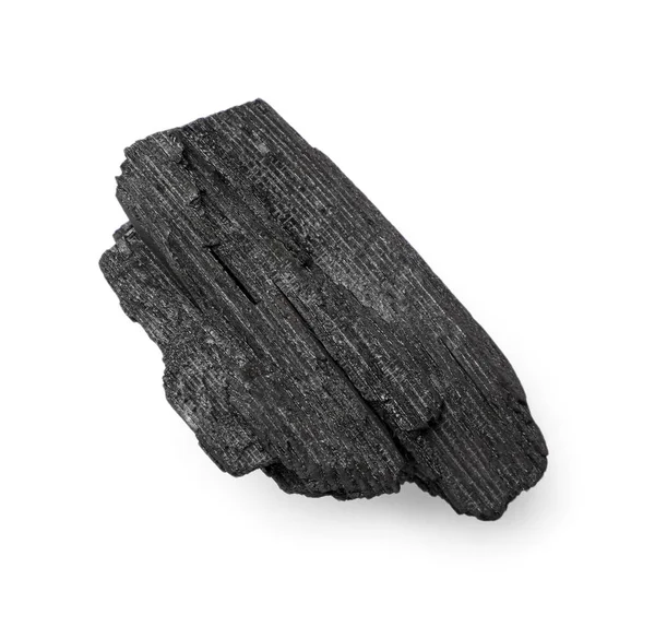 Beyaz arkaplanda izole edilmiş kömür parçası, yakın plan