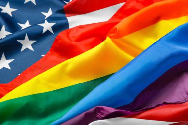 Arka plan olarak LGBT ve ABD bayrakları dokusu