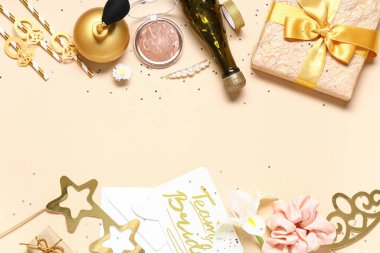 Bej arka planda Pen Party için dekordan yapılmış çerçeve